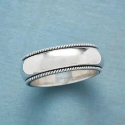 Bowed In Between Ring